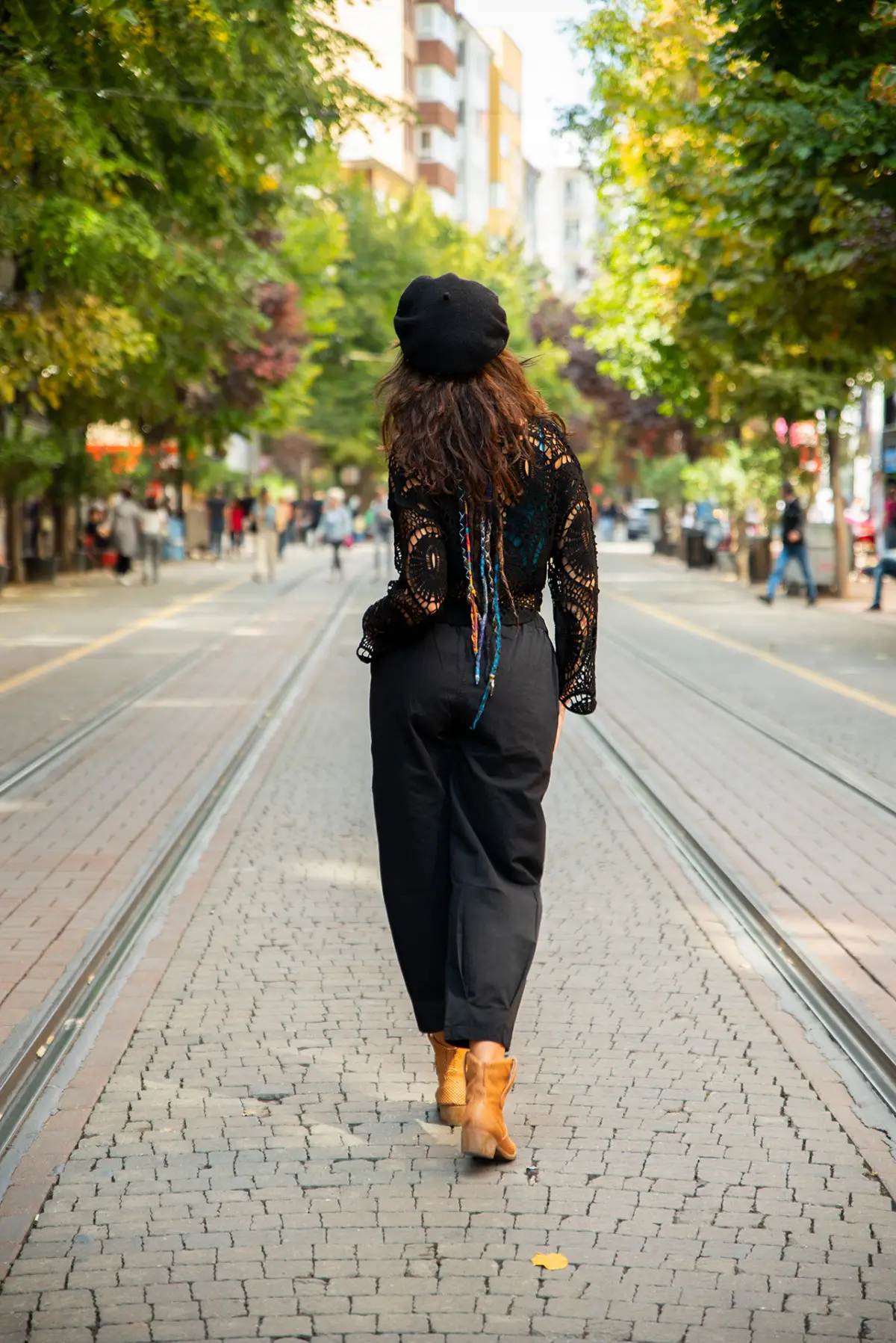 Siyah Paçası Pileli Pantolon