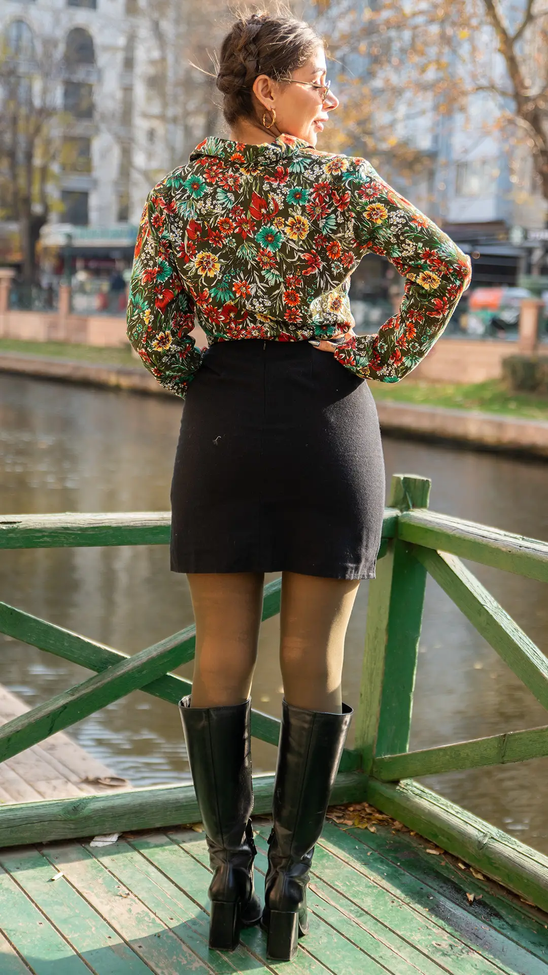 Düğme Detaylı Mini Etek