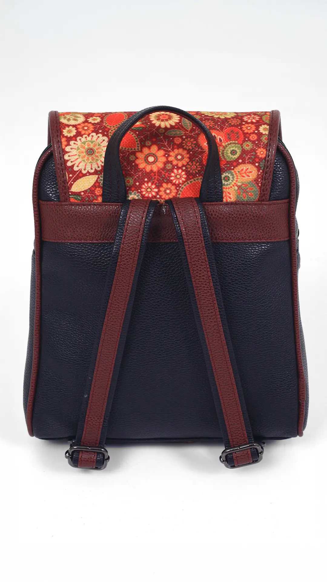 Süpürgeli Cadı Desenli Kapaklı Sırt Çantası (Siyah)