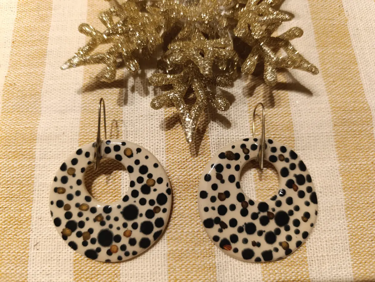 El Yapımı Seramik Altın Tozlu Küpe