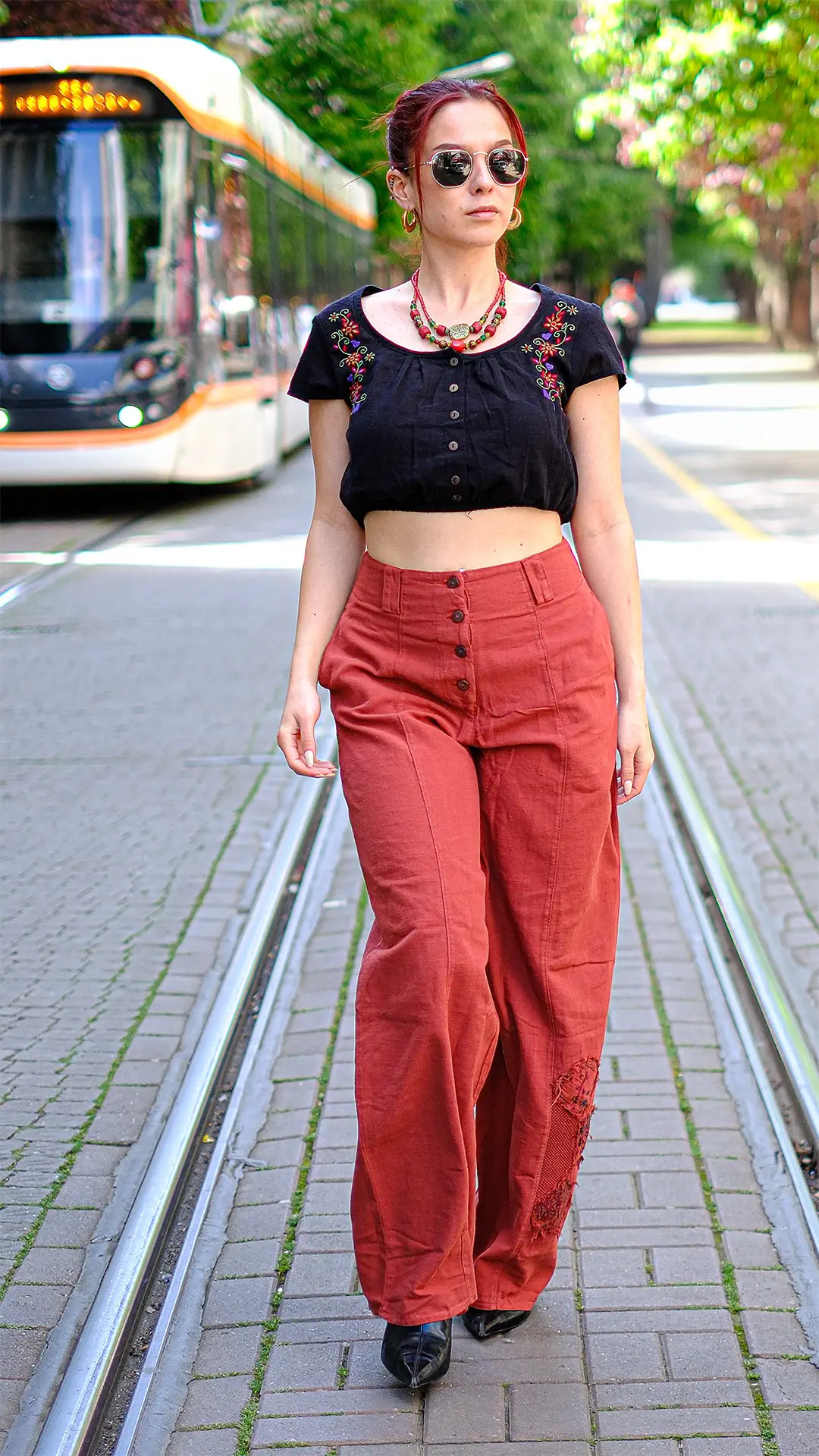 Çiçek İşlemeli Bluz