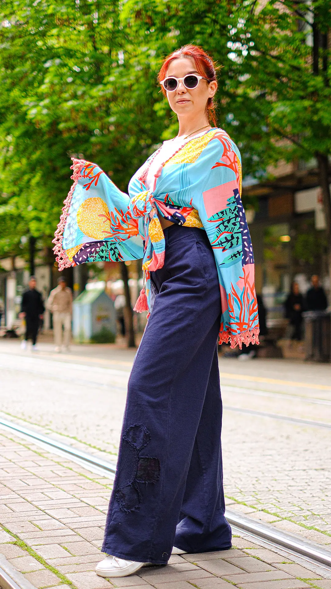 Çiçek İşlemeli Pantolon Lacivert