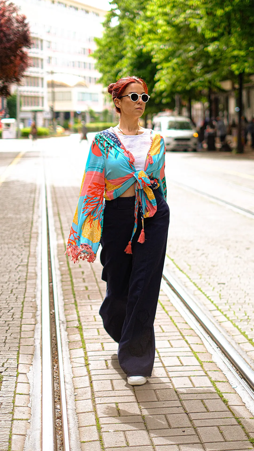 Çiçek İşlemeli Pantolon Lacivert